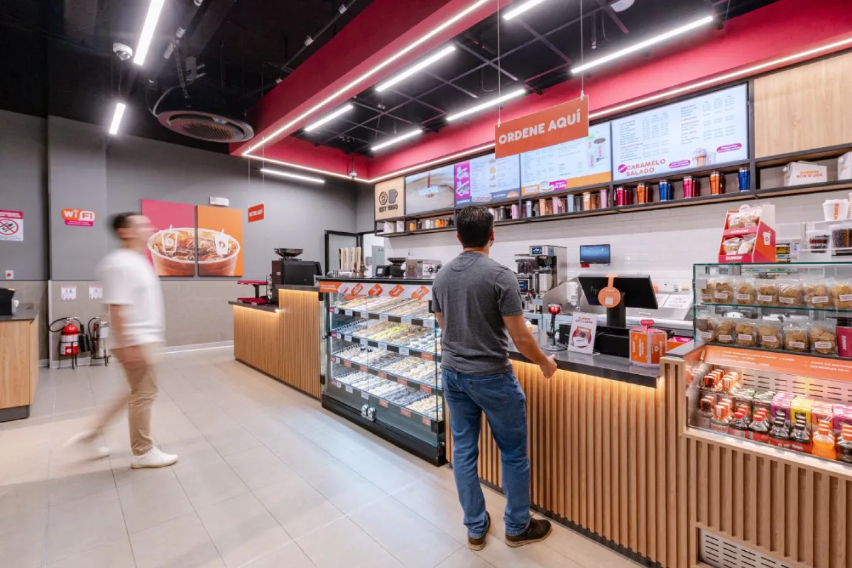 Dunkin Donuts - Retail service area layout optimizing employee workflow and customer interaction - Contract Workplaces.webp